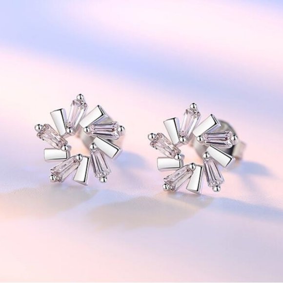 NEW 925 Sterling Silver Diamond Flower Earrings - Picture 2 of 5